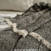 凸家居北欧风黑白流苏羊毛毯盖毯现代客厅沙发毯卧室搭毯